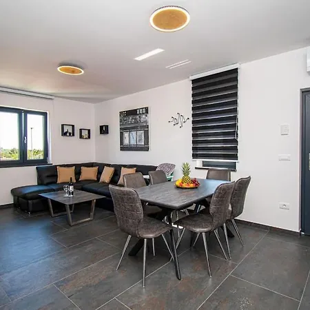 Villa Paradise In Medulin