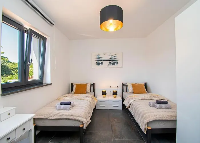 Paradise In * Medulin